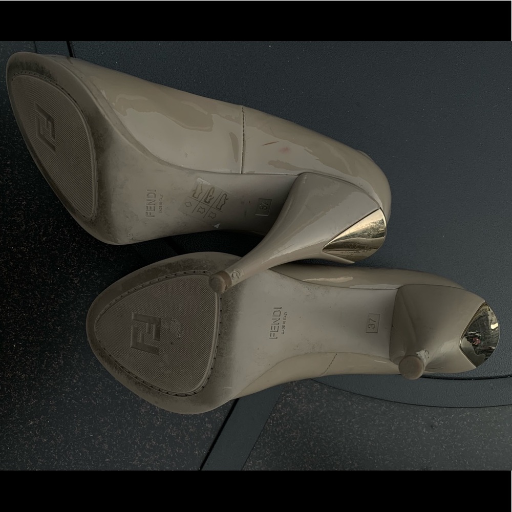 Fendi Beige Patent Leather Pumps with Gold Heel - Picture 6 of 6